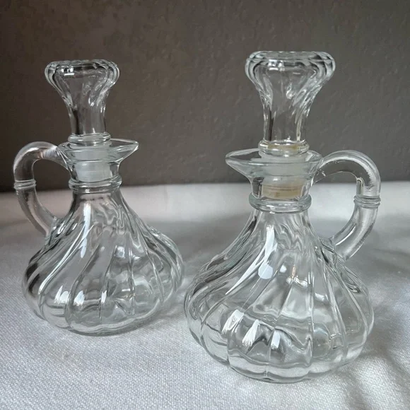 Vintage 1950's Anchor Hocking 4" Clear Glass Oil/Vinegar Cruet Bottles w Stopper - Picture 9 of 9